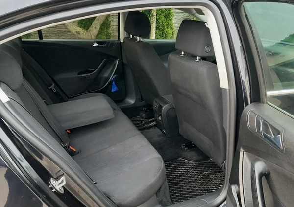 Volkswagen Passat cena 10900 przebieg: 354000, rok produkcji 2006 z Gostyń małe 67